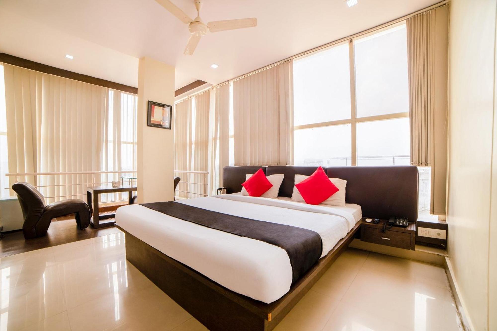 Super Capital O Raaga Grand Hotel Hyderabad Exterior foto