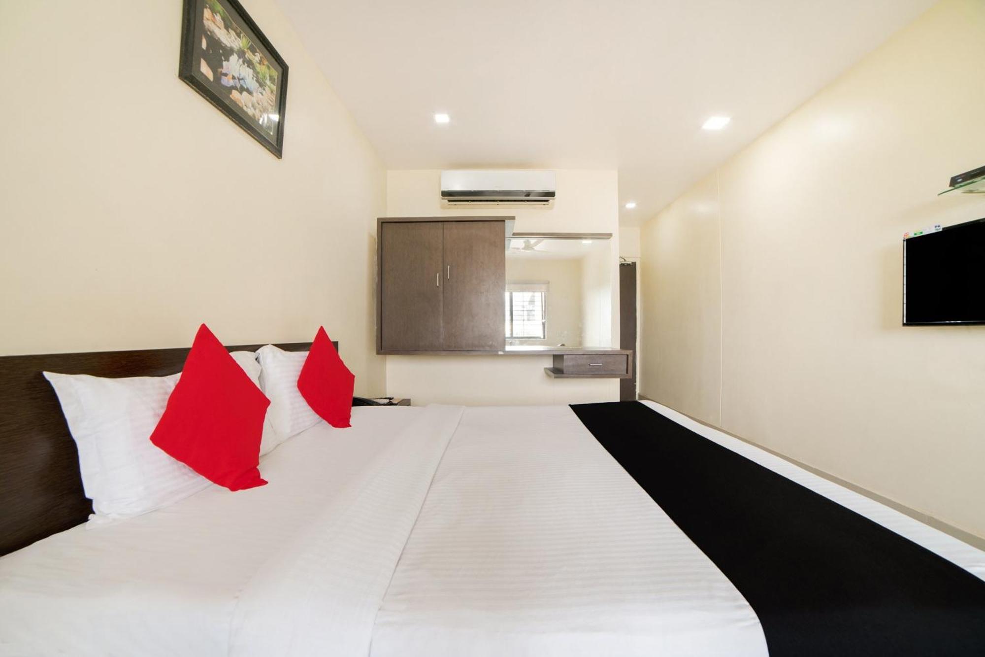 Super Capital O Raaga Grand Hotel Hyderabad Exterior foto