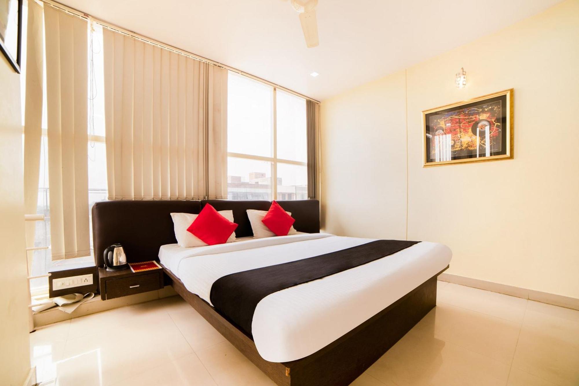 Super Capital O Raaga Grand Hotel Hyderabad Exterior foto