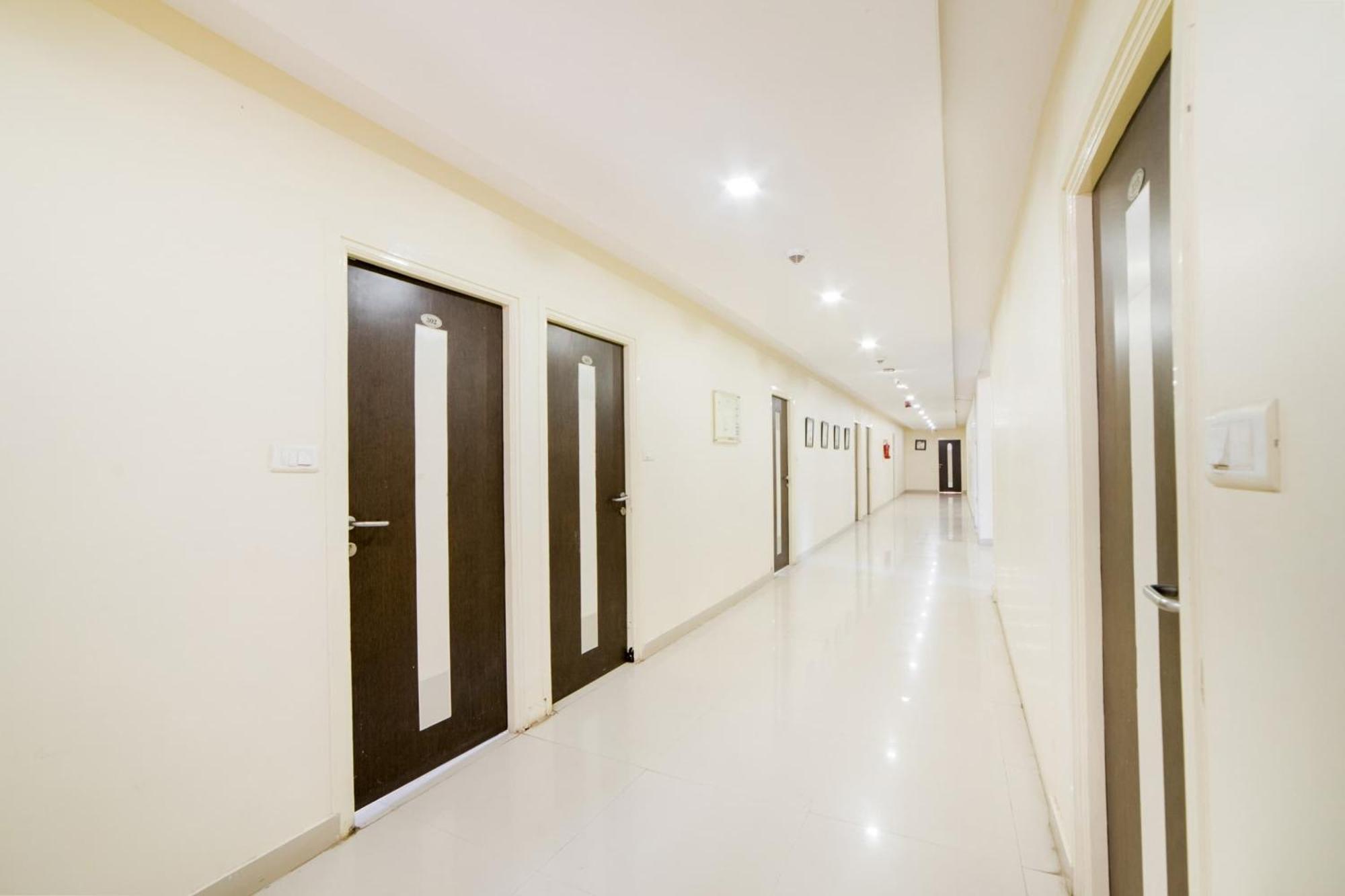 Super Capital O Raaga Grand Hotel Hyderabad Exterior foto