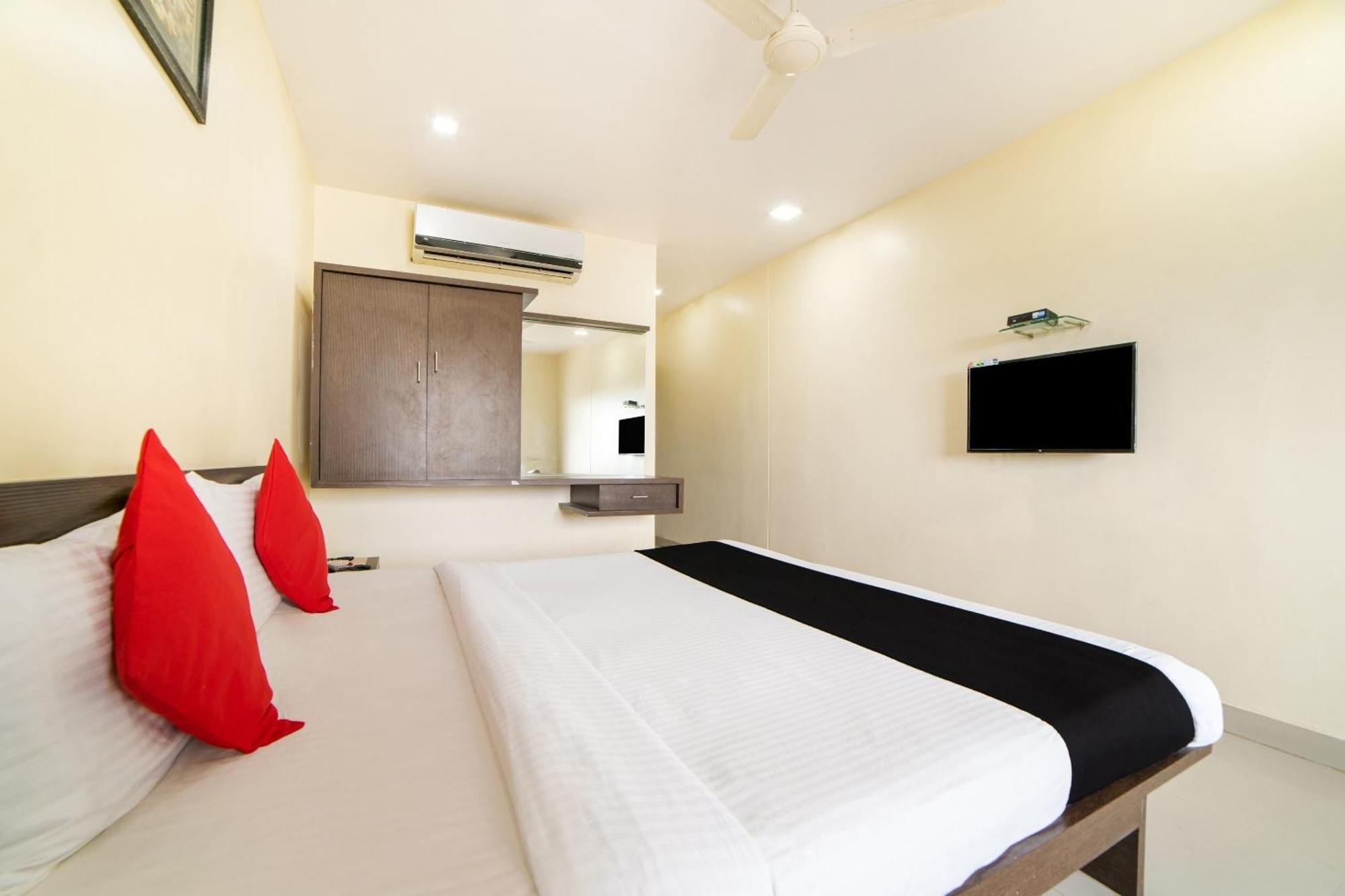 Super Capital O Raaga Grand Hotel Hyderabad Exterior foto